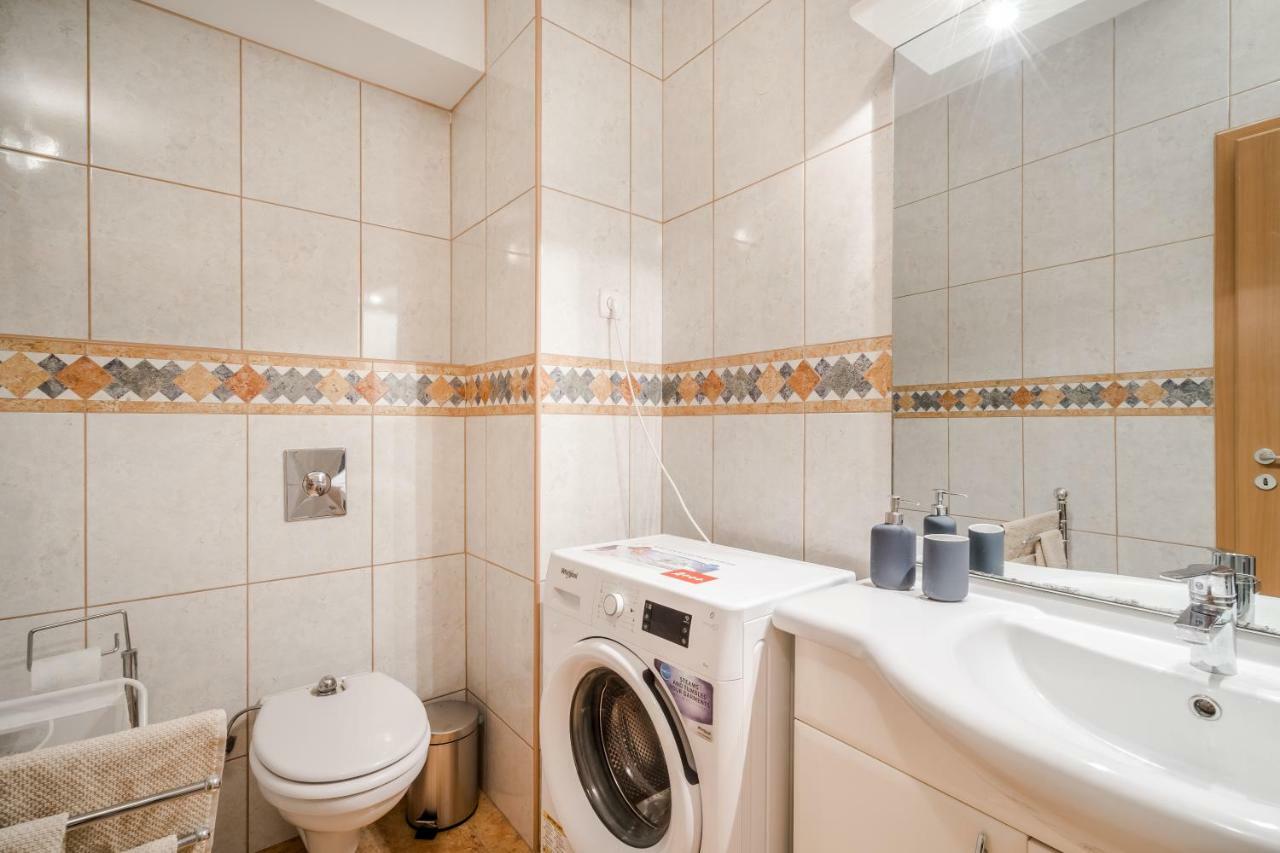 Bpr Vivid Downtown Vibe With Balcony Apartment Budapest Exterior photo
